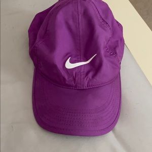Women’s Nike featherlight dry fit hat